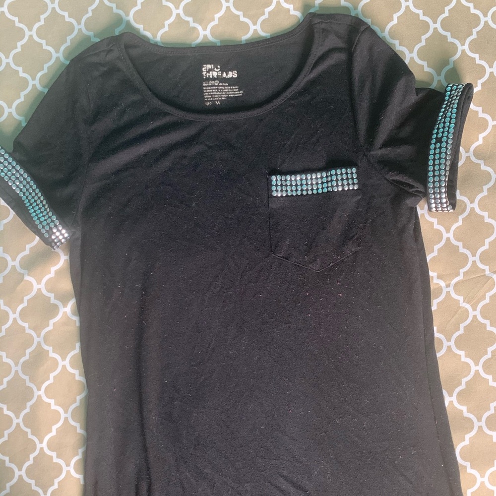 BLACK TSHIRT WITH STUDS